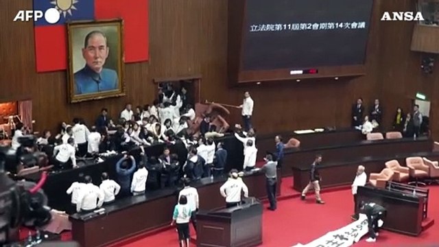 Protesta in Parlamento a Taiwan, il Dpp contro leggi che minacciano la democrazia
