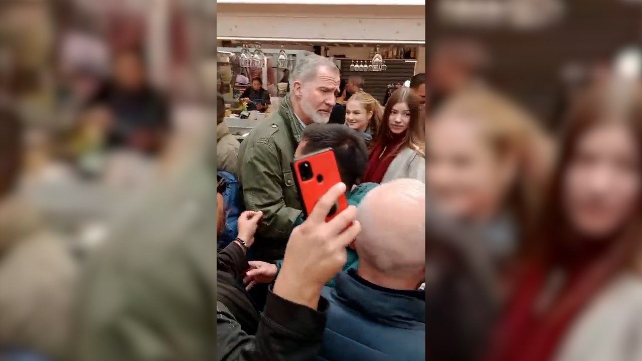 Los Reyes y sus hijas visitan por sorpresa Catarroja, 'zona cero' de la DANA