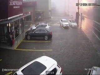 VIDEO: Un avión se estrelló sobre una casa y dejó nueve muertos en Brasil