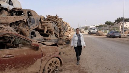 رحلة طويلة وصعبة نحو استعادة الحياة الطبيعية لسكان فالنسيا