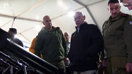 الجيش الإسرائيلي يعرض أمام نتنياهو أسلحة استولى عليها من حزب الله وتأكيد على مواصلة ضرب الحوثيين