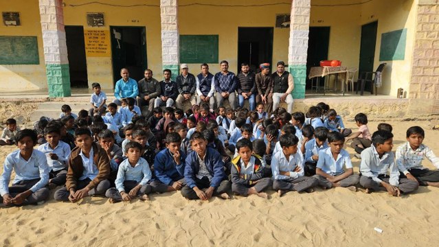 ऐसी हुई ​शिक्षक की विदाई की हर कोई रोया