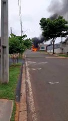 Renault Scénic é consumido por incêndio em Maria Helena