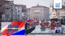 Mga nagbihis-Santa Claus, naglibot sa Venice Grand Canal sakay ng mga gondola | Unang Balita