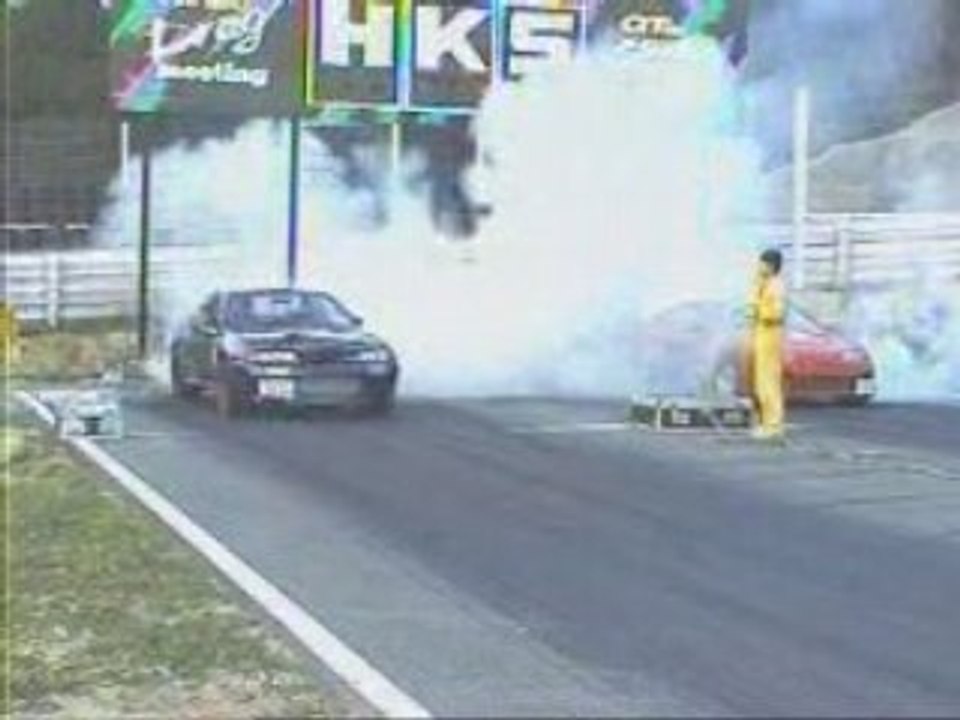 R32 Nissan Skyline GT-R vs Nissan 300ZX twin turbo