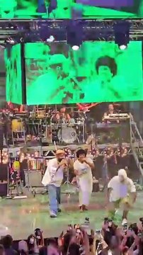 Surpresa? Margareth Menezes surge no meio do show de Carlinhos Brown e canta com Baiana System; assista