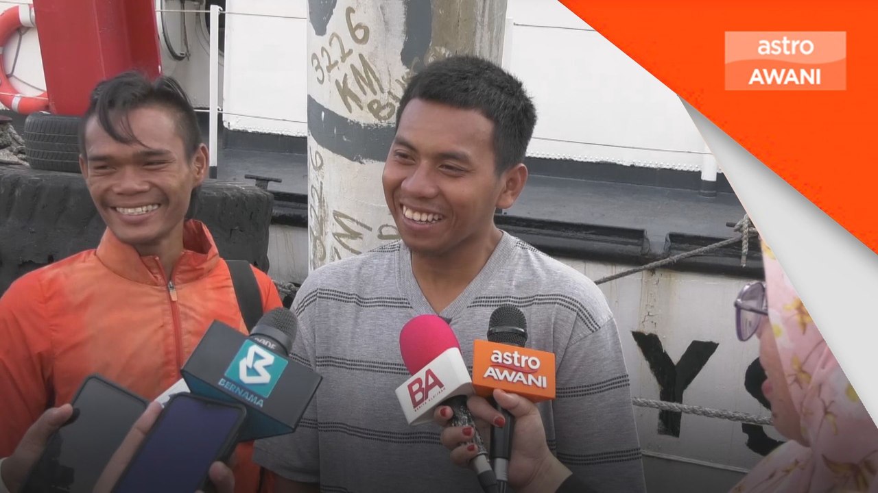 2 sahabat makan ikan mentah, minum air laut sepanjang hanyut