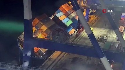 İstanbul'da su alan konteyner yüklü gemi yan yattı