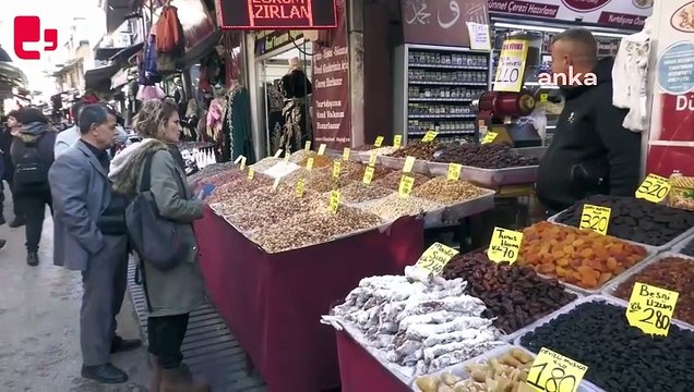 Yılbaşı gecelerinin vazgeçilmezi kuruyemiş tezgahta kaldı