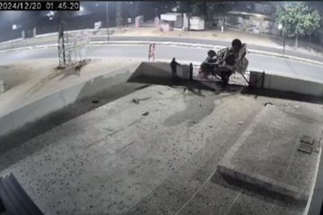 रात ठीक 1.45 बजे थे कि... दिल दहलाने वाला Live Video वायरल...