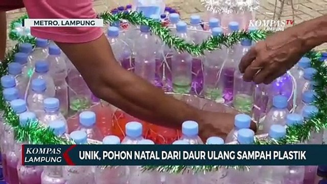 Unik, Pohon Natal Dari Daur Ulang Sampah Plastik Warnai Gereja