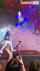 Ünlü rapçi sahneye "Ali Koç istifa" diye girdi