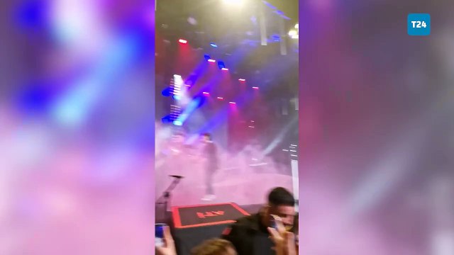 Rapçi Ati242 sahneden izleyiciye Ali Koç istifa! sloganı attırdı