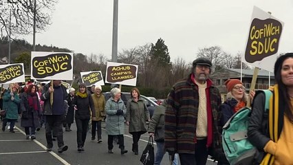 Students Protest Proposed Course Cuts at Lampeter University ✊