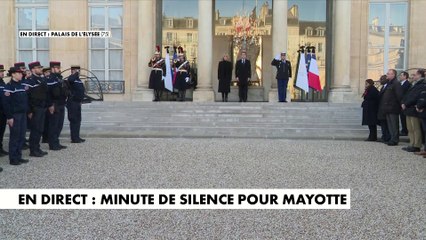 Emmanuel Macron et Brigitte Macron respectent la minute de silence pour Mayotte