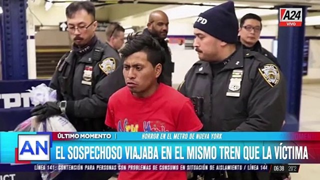 Tragedia en el metro de Nueva York: prendió fuego a una mujer y se sentó a ver cómo moría