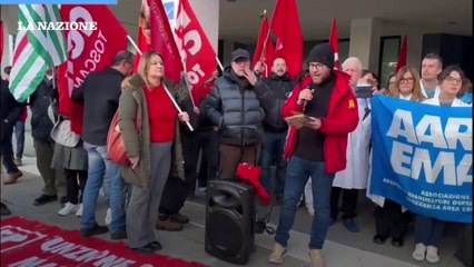 Presidio dei medici all'Ospedale Apuane: "No al taglio dell'anestesista notturno a Ostetricia"