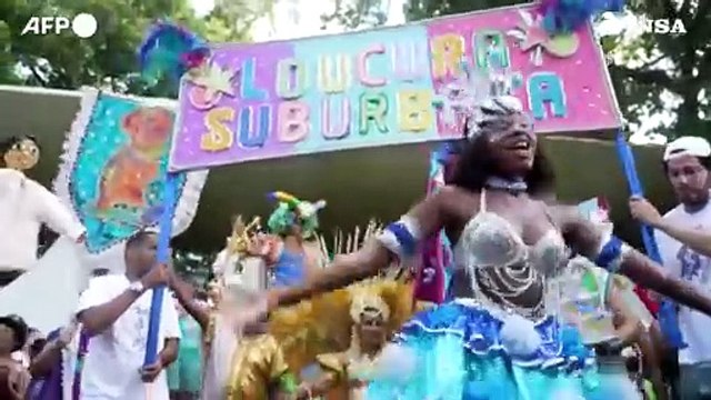 Carnevale di Rio, pazienti psichiatrici animano una delle tante sfilate