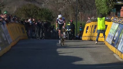 Ayuso se exhibe en la Faun Drome y se impone tras un demoledor ataque a 40 kilómetros de meta