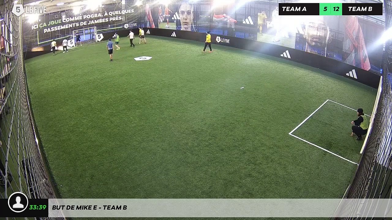 But de Mike E - Team B