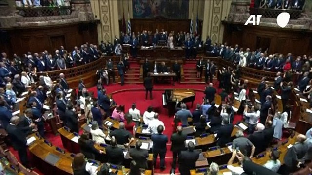 El izquierdista Yamandú Orsi asumió como presidente de Uruguay