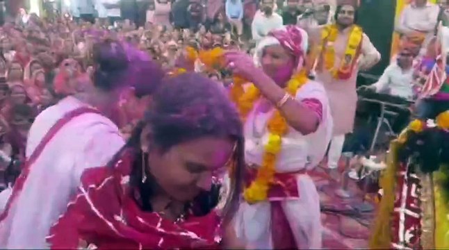 अबीर-गुलाल के साथ फूलो की होली में भीगा नगरसेठ बंशीवाला