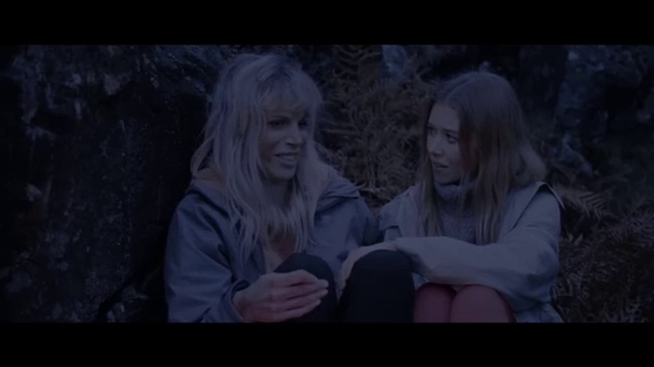 Movie Sci - Fi | They are hunted by ancient flying predators