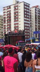 Van causa problema na saída do Vumbora e Bell Marques desabafa; veja