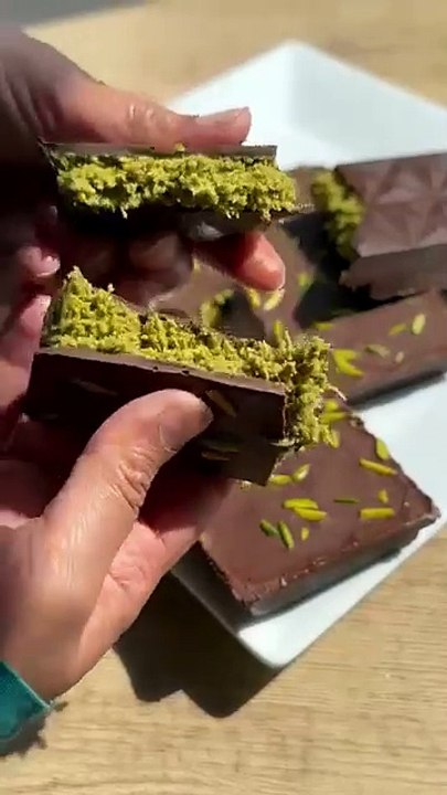 Dubai Kunafa Chocolate Bars with Homemade Pistachio Cream - Pure & Delicious!