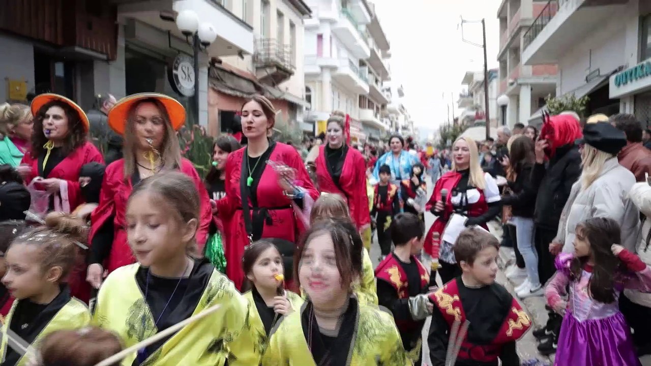 Η μεγάλη παρέλαση στο καρναβάλι Αταλάντης 2025.