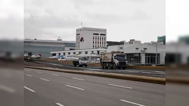Obras Públicas repavimenta elevado de la John F Kennedy