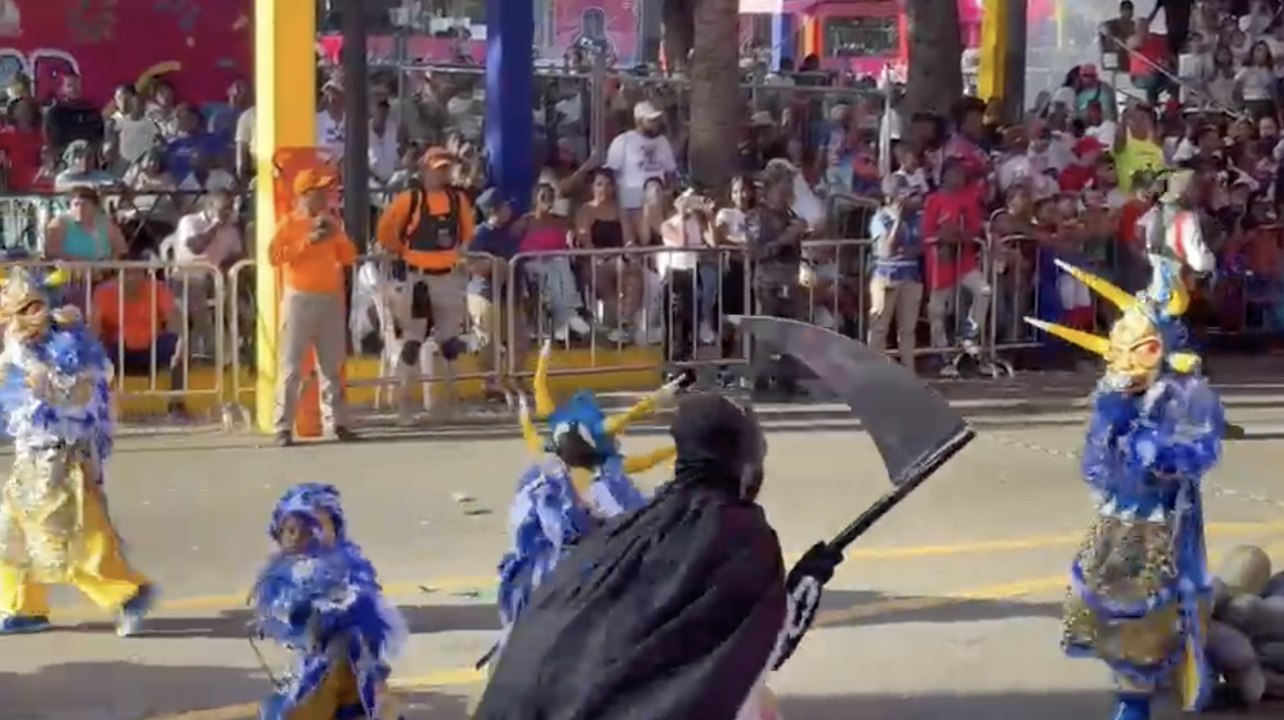 Los niños forman parte de las comparsas del Carnaval de Santo Domingo