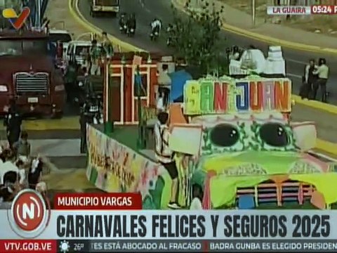 Entre risas, colores y espuma el pueblo guaireño goza del desfile de carrozas en el Litoral Central