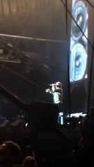 “Fuck Trump”: Eminem expressed his position right at his concert.  And judging by the responses, the entire audience supported him.