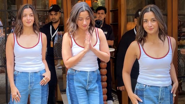 Alia Bhatt ने Paparazzi को किया नमस्ते, कैजुअल लुक में दिखा निराला अंदाज़