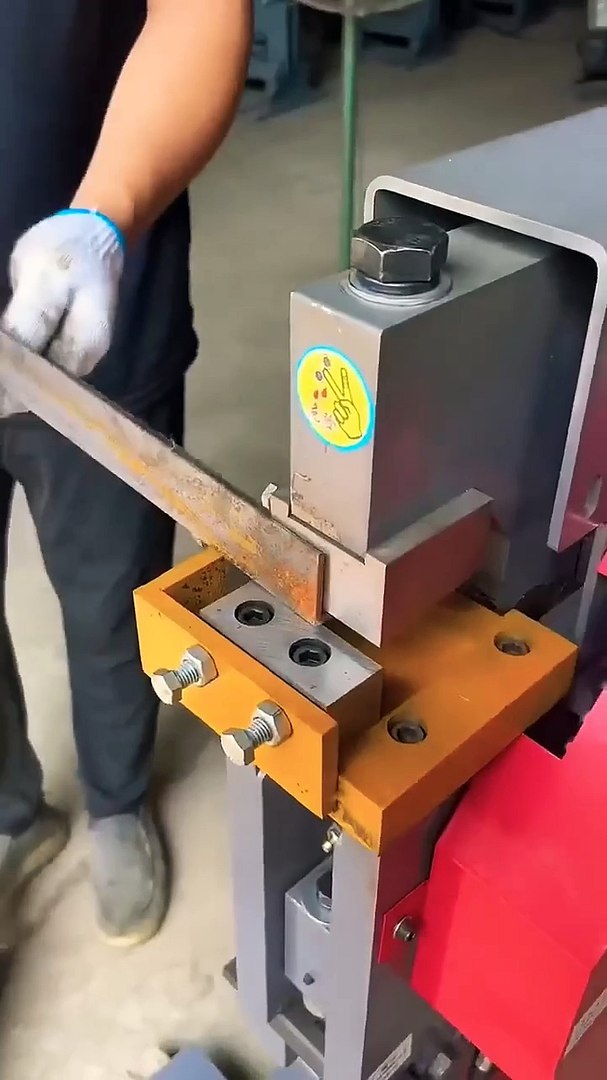 ⁣Metal Plate cutting