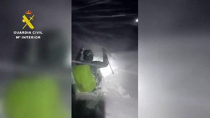 Labores de rescate por los dos montañeros desaparecidos en la Sierra de Gredos en Ávila