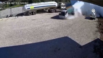 Lübnan'da gaz tankeri patladı