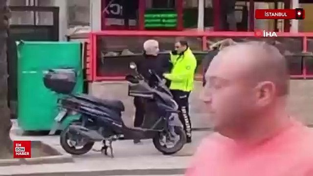 Kadıköy'de elinde silahla gezen şahsa polis müdahale etti