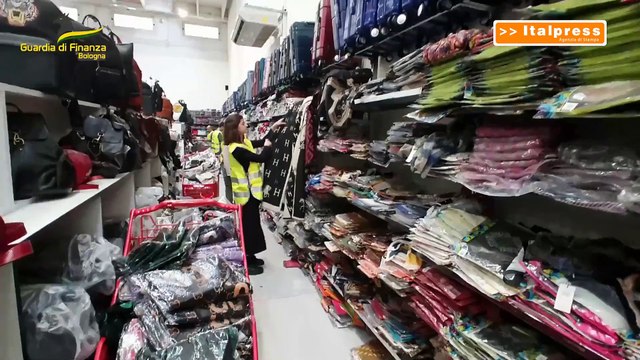 Bologna, sequestrati 7 mila articoli con marchi contraffatti