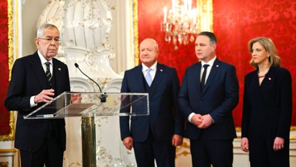 Erste Dreierkoalition Österreichs von Van der Bellen angelobt