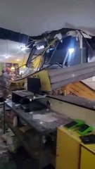 Ônibus invade padaria em rodoviária no Rio e deixa três feridos