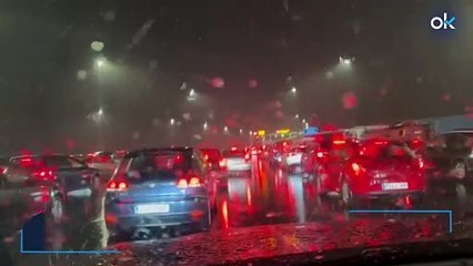 Cientos de conductores quedan atrapados en la carreteras de Madrid por la nieve