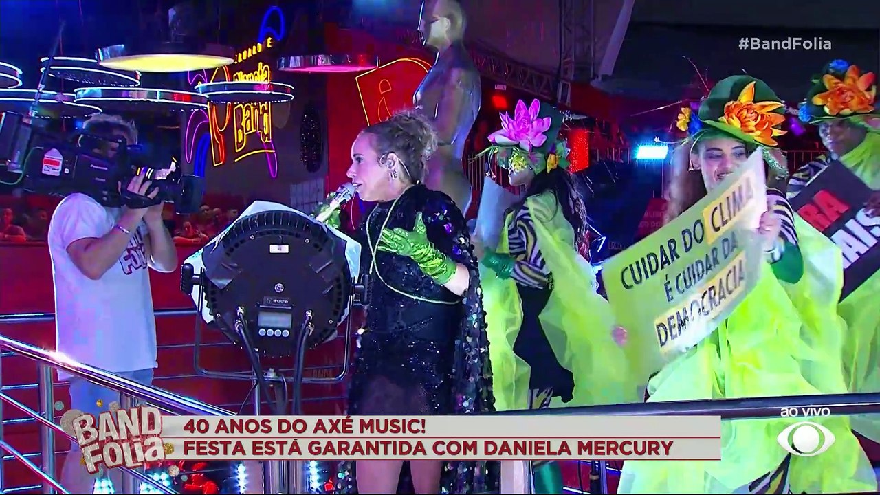 Daniela Mercury leva Oscar em trio de Salvador: "Ditadura no Brasil nunca mais"