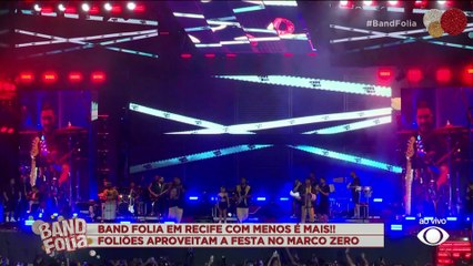 Menos é Mais canta Coração Partido no Marco Zero, em Recife | Band Folia 2025