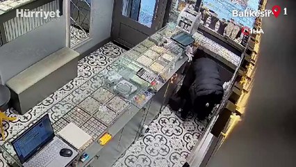 Balıkesir'de kuyumcu soygunu! Korku dolu anlar kamerada