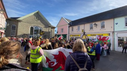 Brecon schools sing Calon Lân to celebrate St David's Day