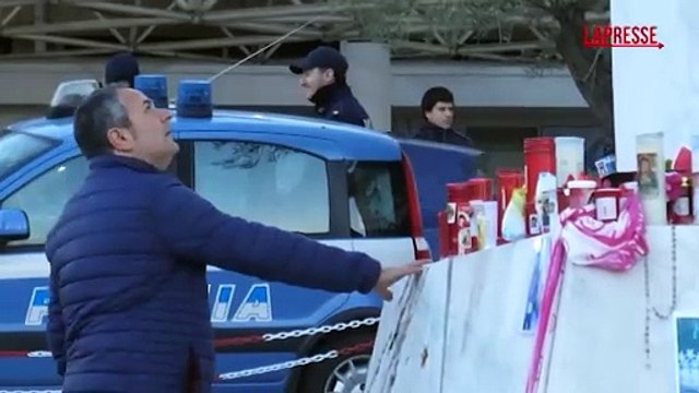Papa Francesco, fedeli in preghiera davanti al Gemelli