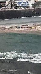 Las fuertes lluvias arrastran un coche en Canarias