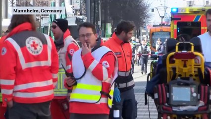 Mannheim: At least one dead after car 'drives into crowd' in German city